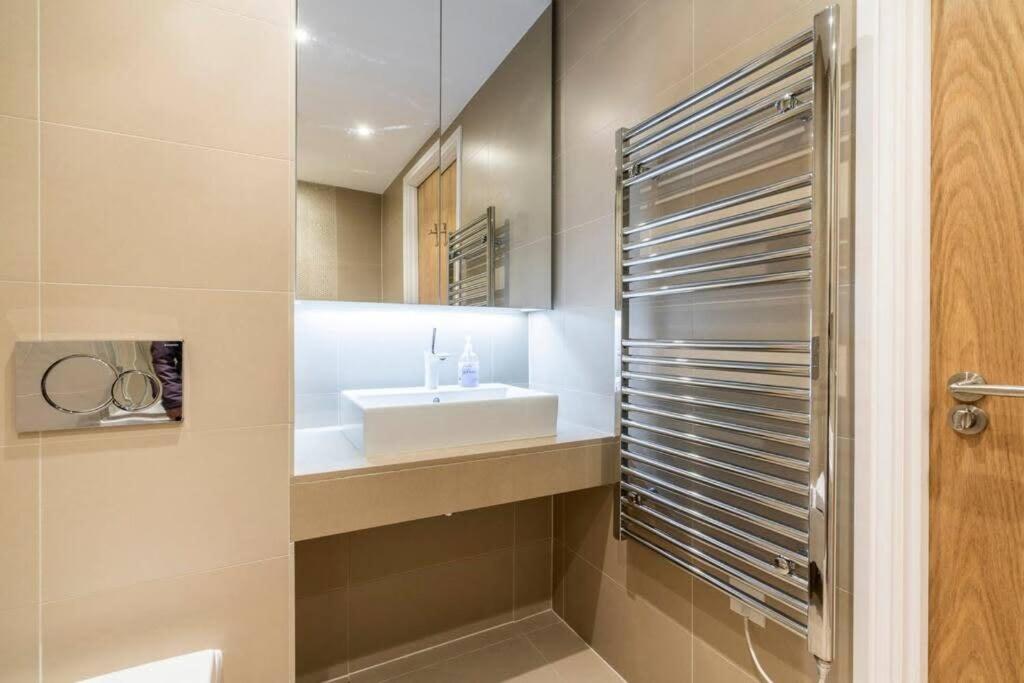 1 Bedroom Penthouse Flat In East London Exteriör bild